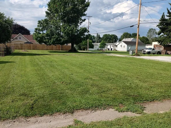 2205 S E St, Elwood, IN 46036