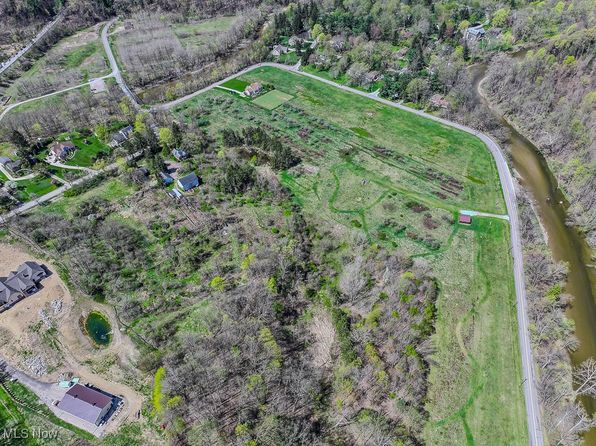 38031 Pleasant Valley Rd, Willoughby Hills, OH 44094