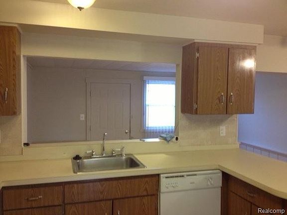 5th image of 39506 Cather St