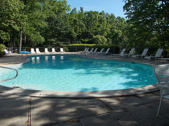 5th image of 3 Oak Hill Ln APT 307