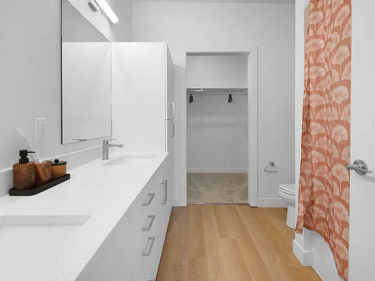 The Henley Apartments — Photo 8