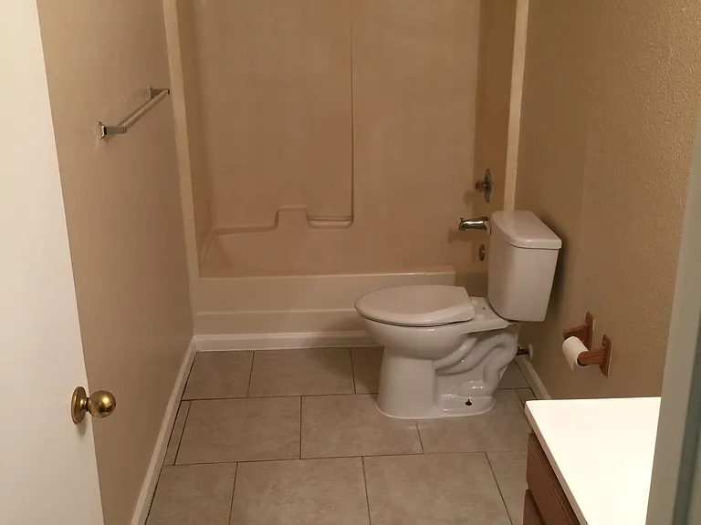 1501 Lynne Renee Ct #B — Photo 3