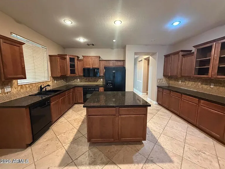 421 W Wisteria Pl — Photo 14
