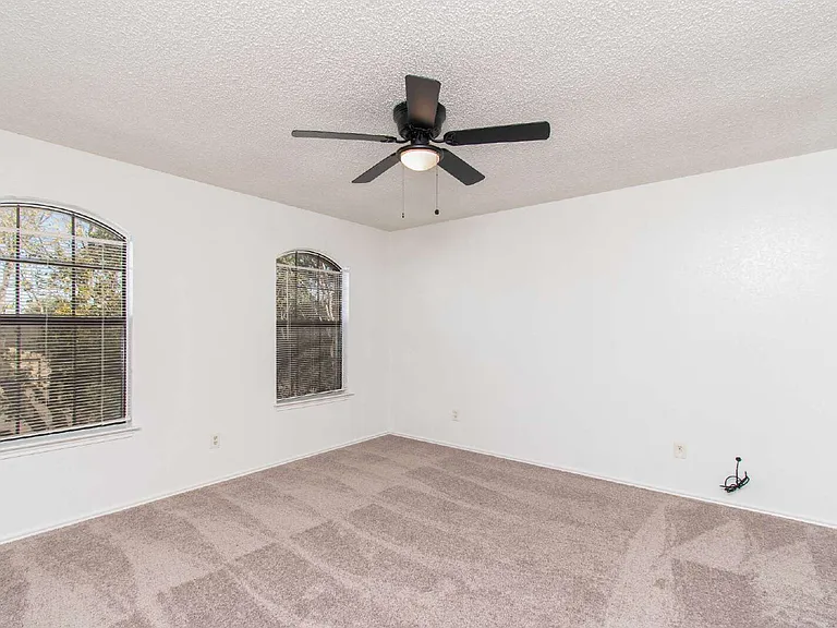 2104 Corona Dr — Photo 15