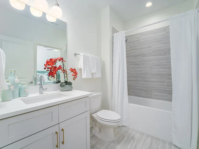 225 Ribbon Ln — Photo 2