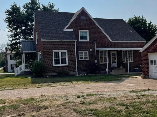 107 W 3rd St, Chamois, MO 65024