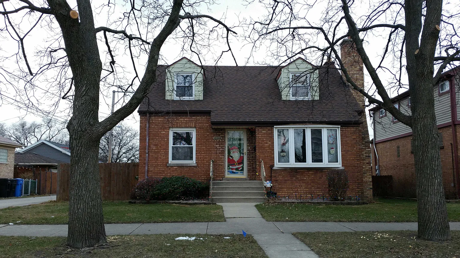 10644 S Whipple St photo 1