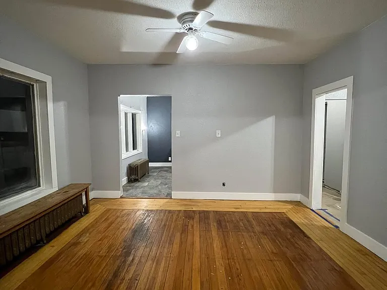 1124 S Lake St — Photo 4