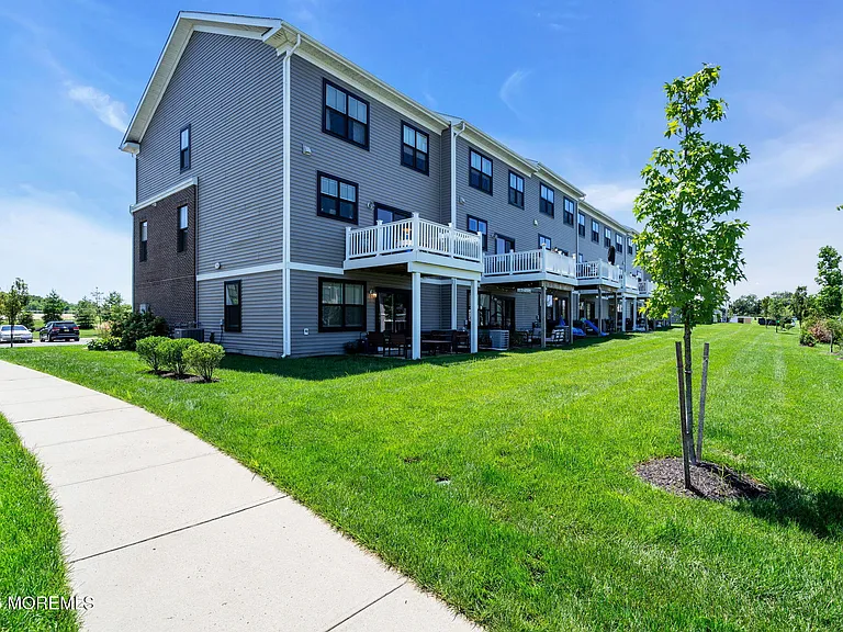 35 Kelly Way — Photo 47