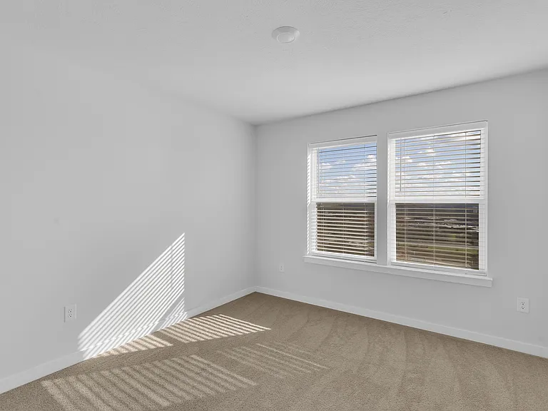 126 Scotland Ln — Photo 21