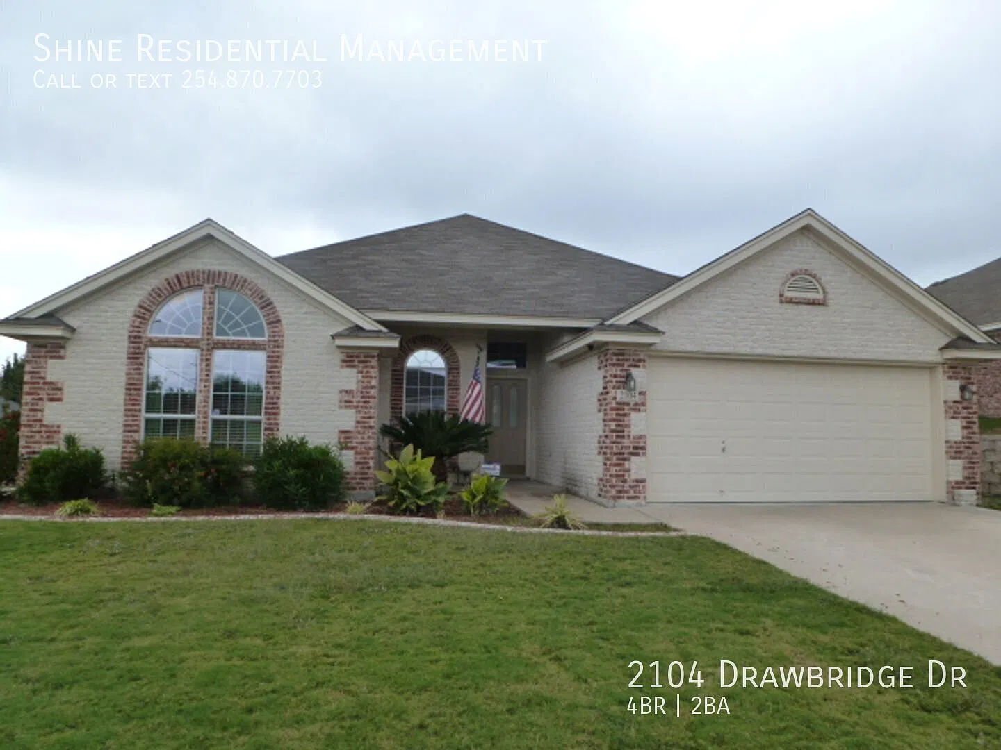 Available In January! Spacious 4-Bedroom Home With Fireplace & Jacuzzi Tub! — Photo 1