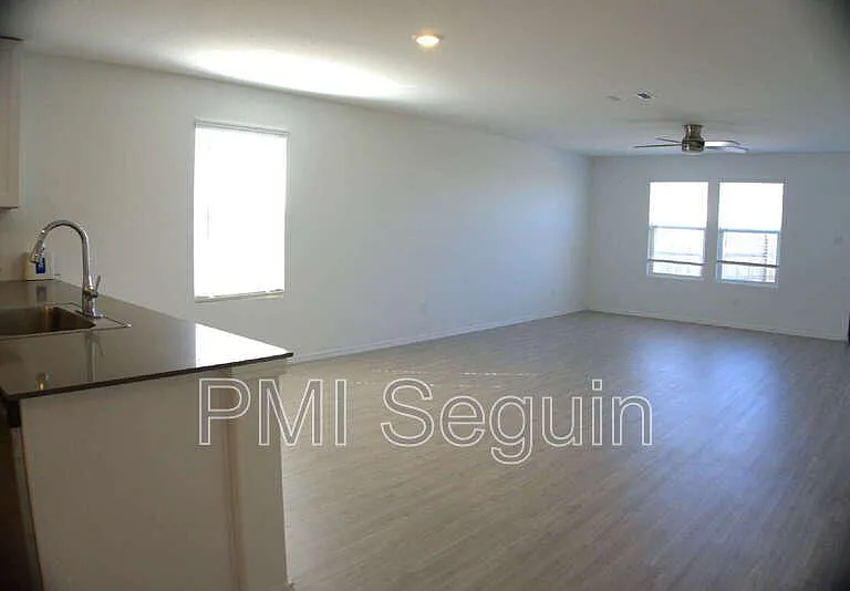 809 Riviera Ct — Photo 9