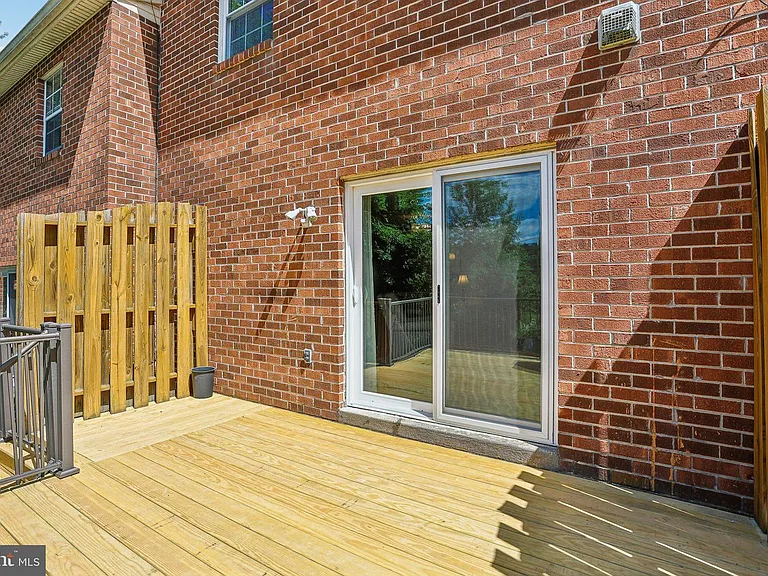 323 Penwyllt Ct — Photo 17
