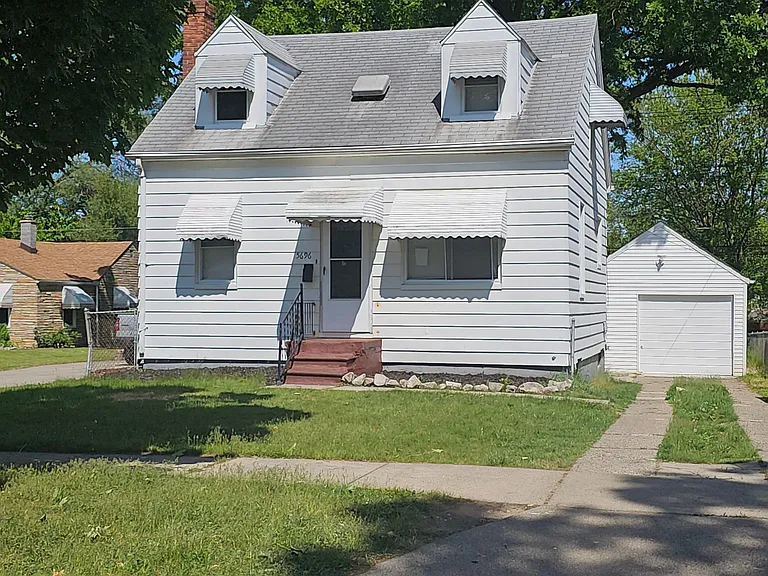5696 N Vernon St — Photo 2