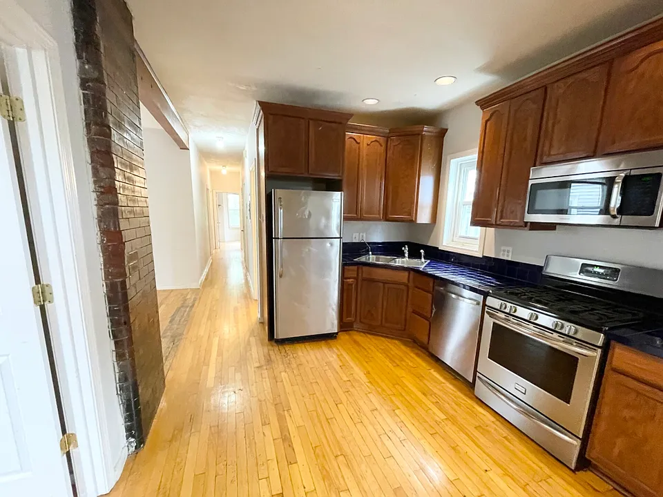 7 Iroquois St #2F