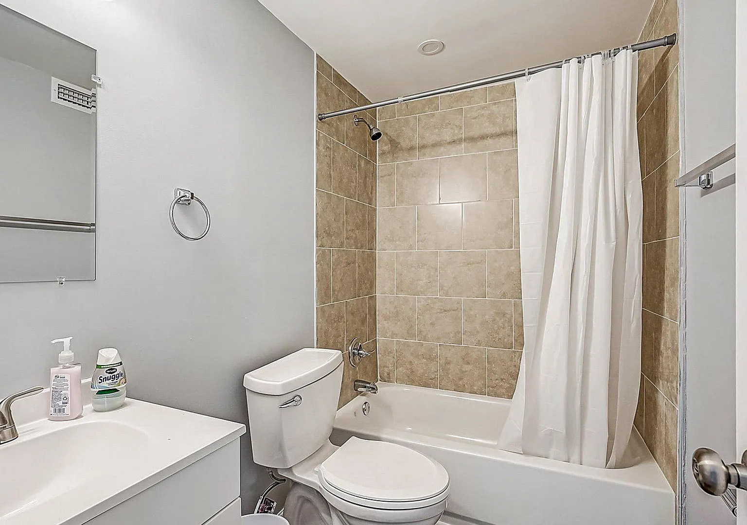 4 bed, 2.5 bath, 2028 sqft, $693 — Photo 3
