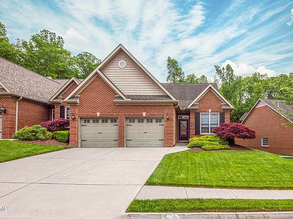 2nd image of 150 Waterford Cir
