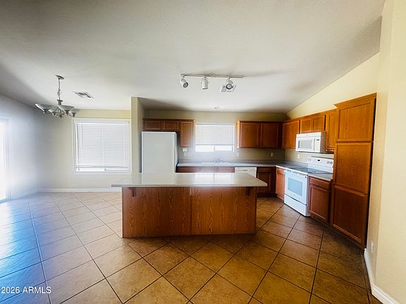 5th image of 2927 E Mead Dr