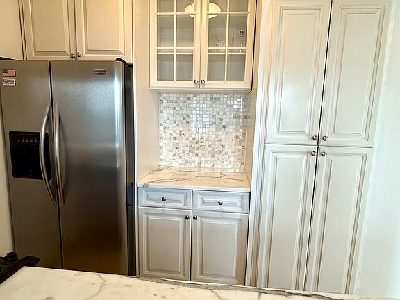4th image of 300 E 85th St APT 1406