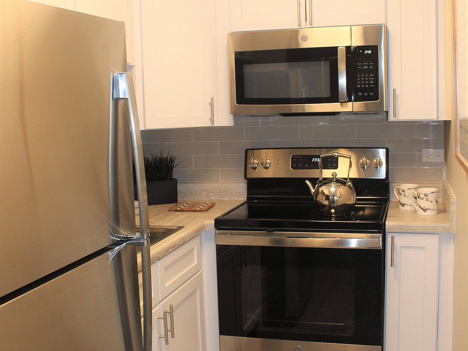 Lisle Station Apartments 4758 Saint Joseph Creek Rd Lisle IL Zillow