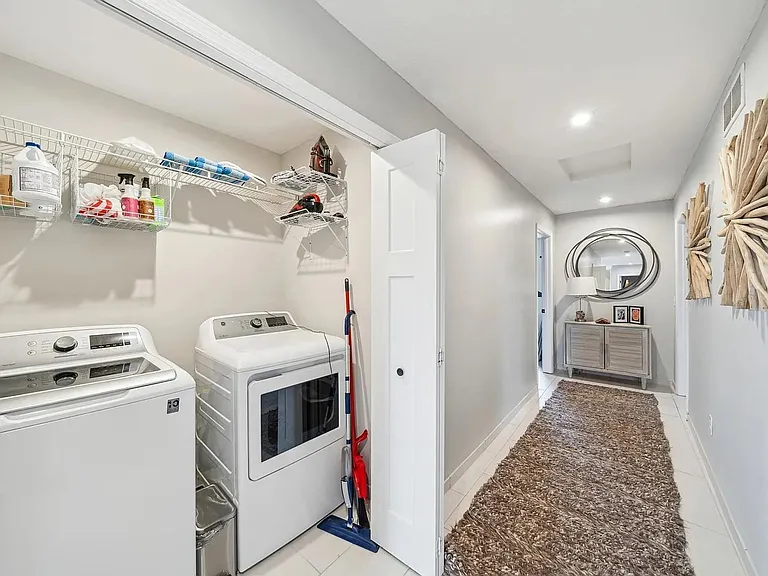 1859 Hinsdale Cir — Photo 22