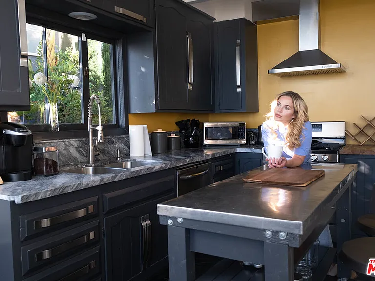 2144 Sunset Plaza Dr — Photo 4