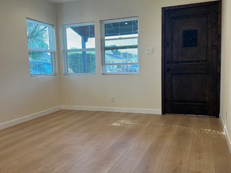 17528 Willard St — Photo 3