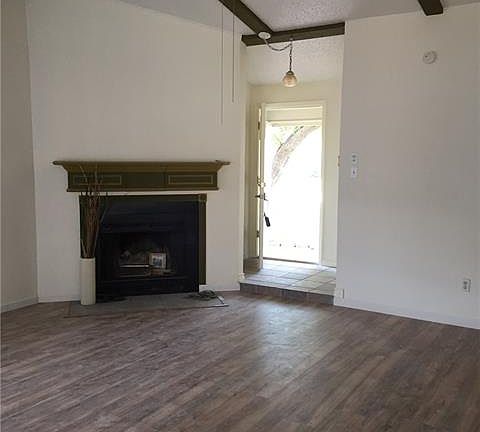 3rd image of 305 Valley Cove Dr