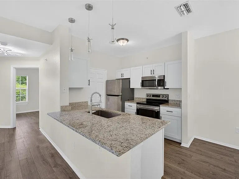 5467 Vineland Rd #6308 — Photo 12