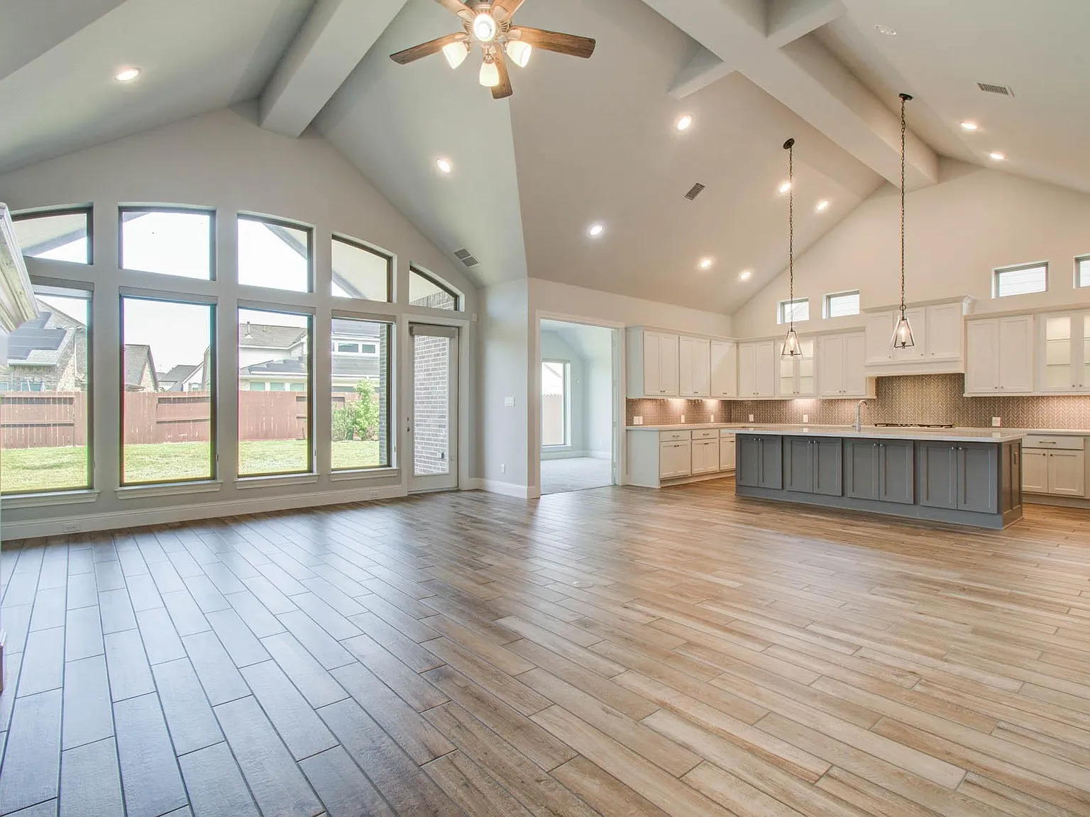 4 bed, 3.5 bath, 3353 sqft, $4,000 — Photo 3