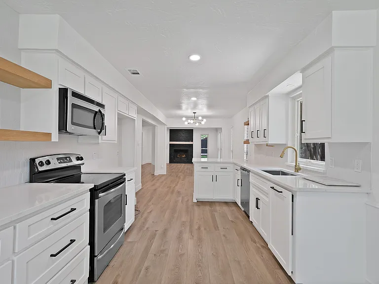 4021 San Mateo Dr — Photo 10