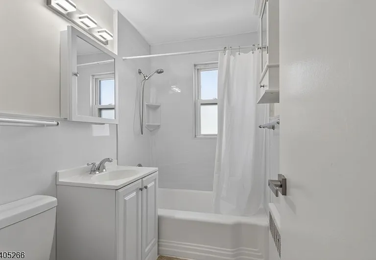 390 Morris Ave #35 — Photo 11
