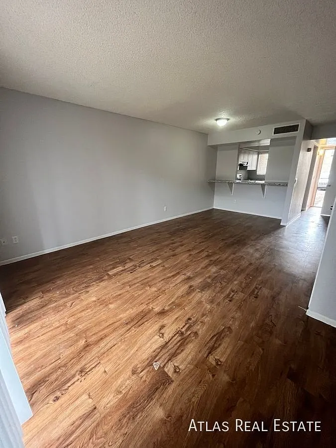 Half Off Your First Month's Rent/ Beautiful 2 Story Condo! — Photo 2