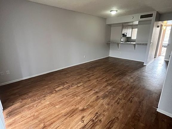 2nd image of 2820 E Kathleen Rd Unit 103