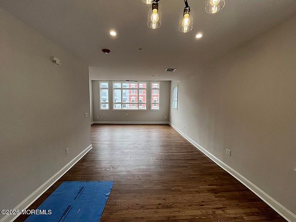 3rd image of 35 Broad St