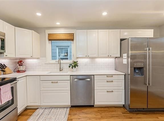 3rd image of 3021 Charlotte St
