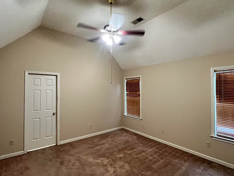 7276 Amberly Way Dr — Photo 8