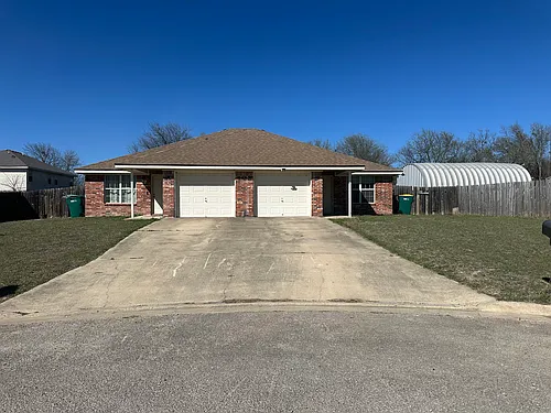 402 Topeka Ct #B Photo 1