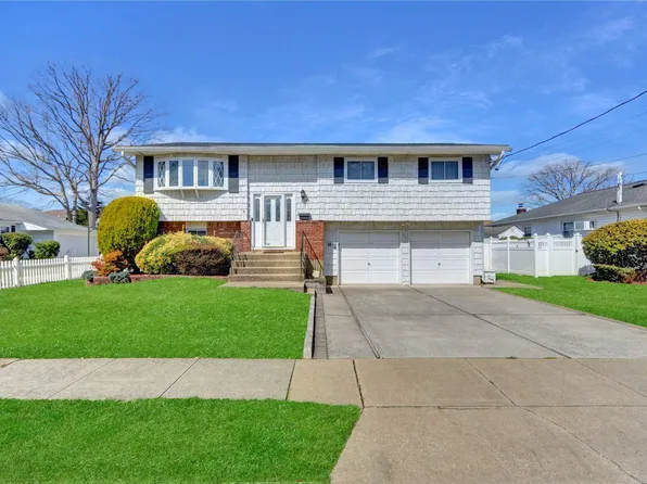 127 N Suffolk Avenue, Massapequa, NY 11758