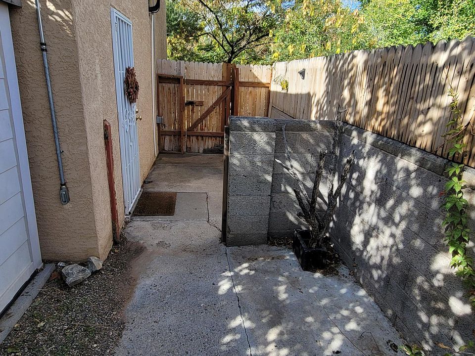 1st image of 1-2603 Schell Pl NE #1-B