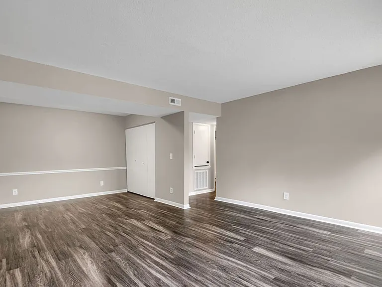Windtree Apartment Homes — Photo 32