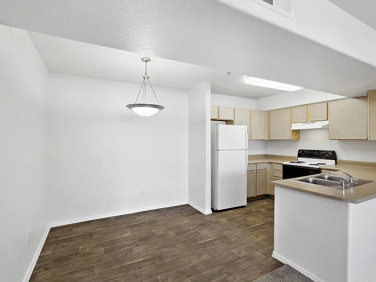 The Village at Sun Valley Apartments — Photo 29