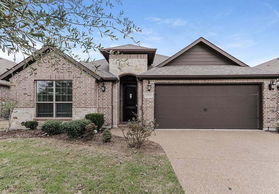 1st image of 1304 River Oak Ln