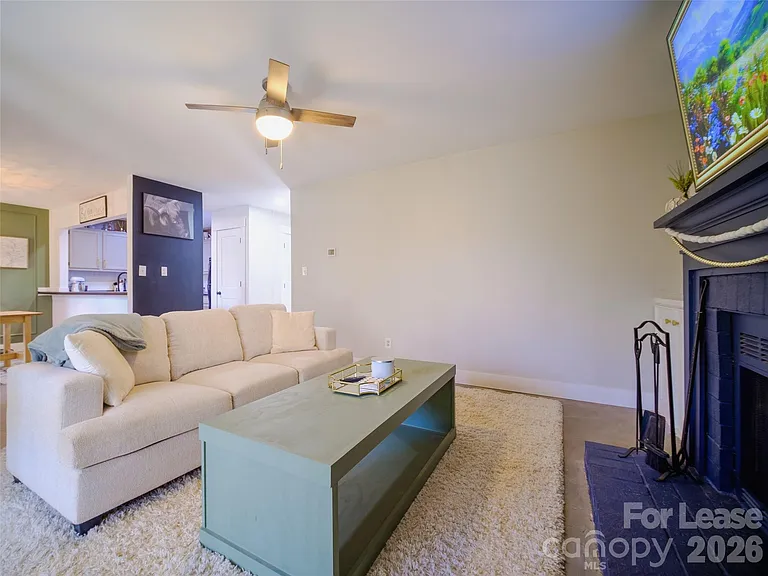 3300 Selwyn Farms Ln #5 — Photo 4