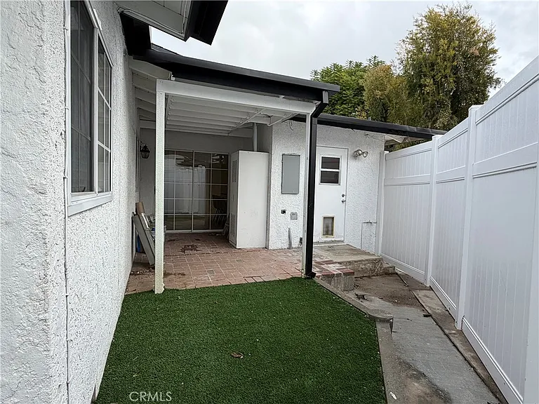 19216 Calvert St — Photo 24