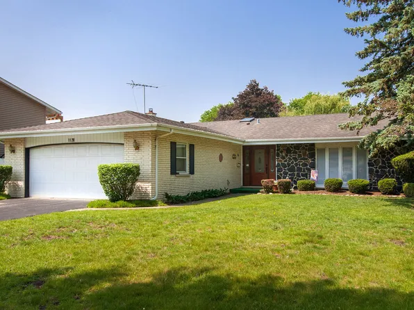 1128 N King Charles Ct, Palatine, IL 60067