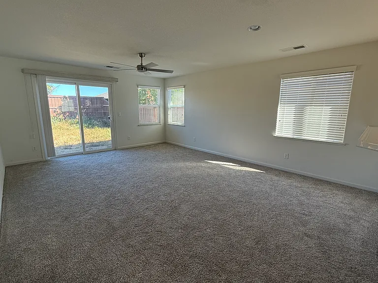 1572 Minories Dr — Photo 3