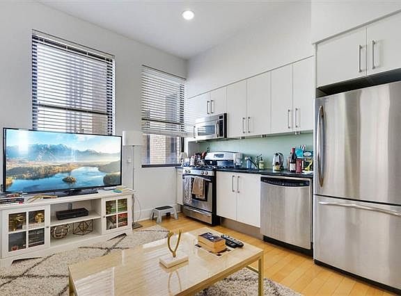 4th image of 4 Beacon Way APT 1014