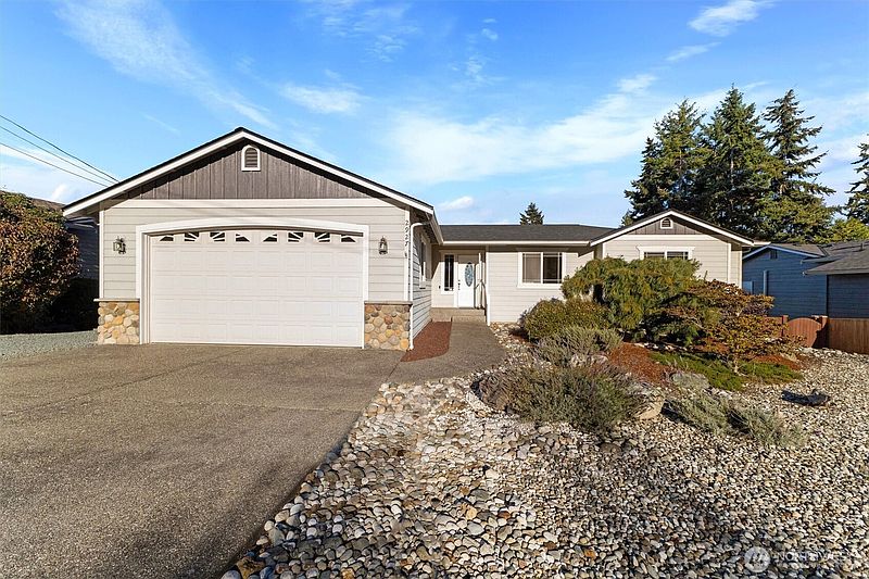 2nd image of 2927 Viewmont Place