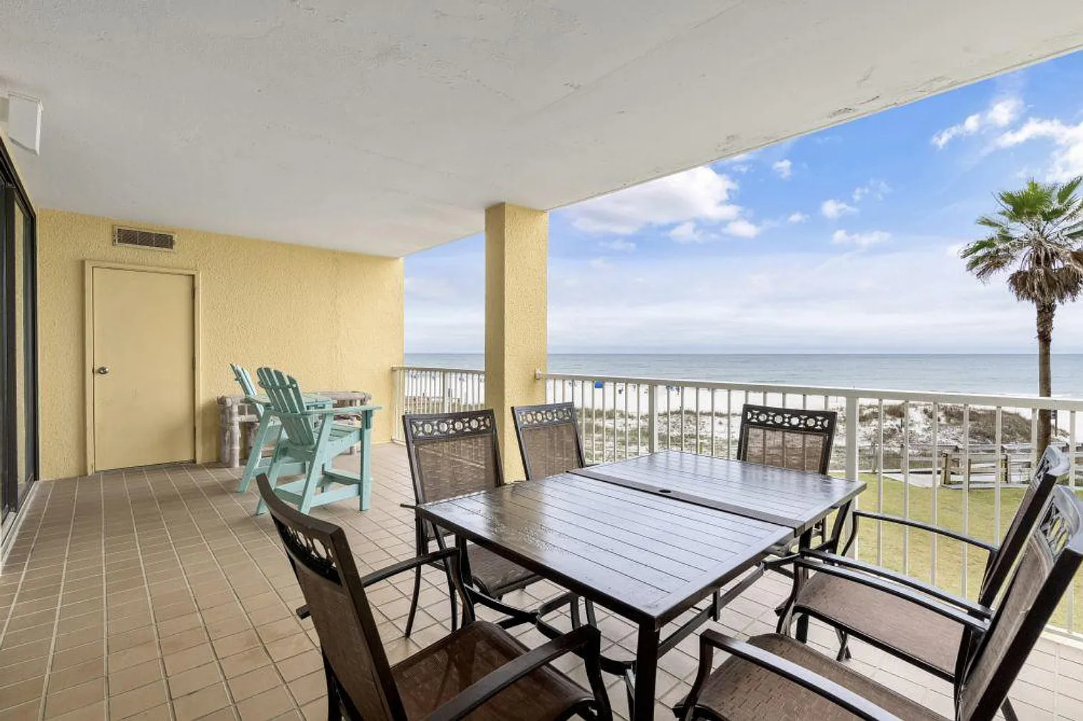 3 bed, 2.0 bath, 1259 sqft, $4,860 — Photo 2